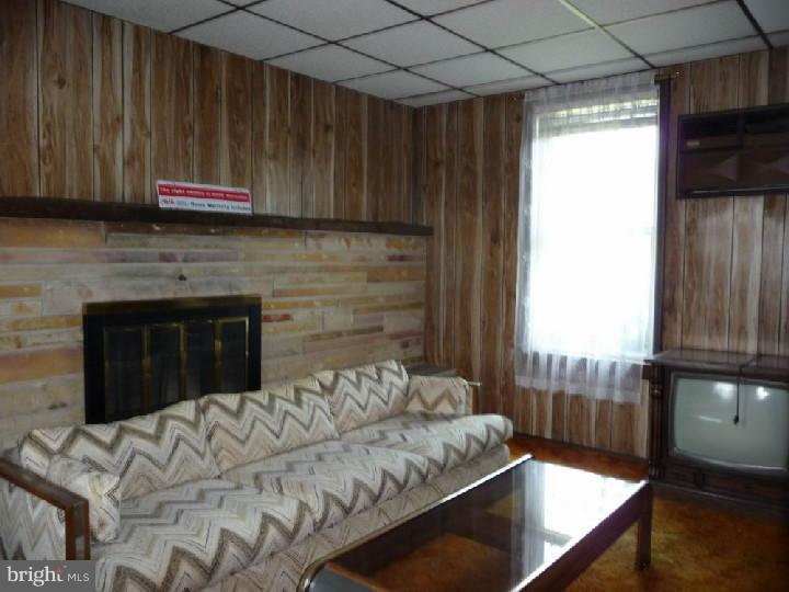 220 New Jersey Avenue Riverside, NJ 08075 - Photo 6 of 19 Family Room