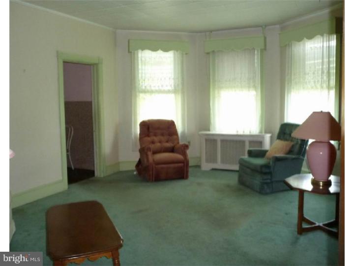 220 New Jersey Avenue Riverside, NJ 08075 - Photo 10 of 19 Living Room