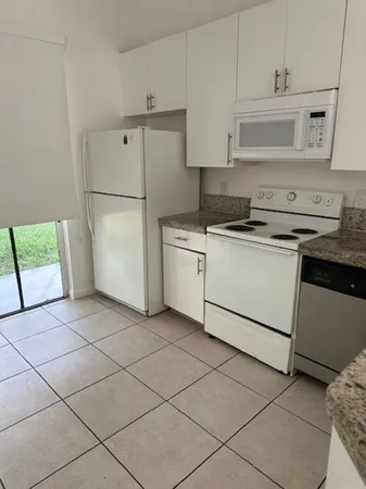 $2,550 | 1056 Northeast 39th Avenue, Homestead, FL 33033