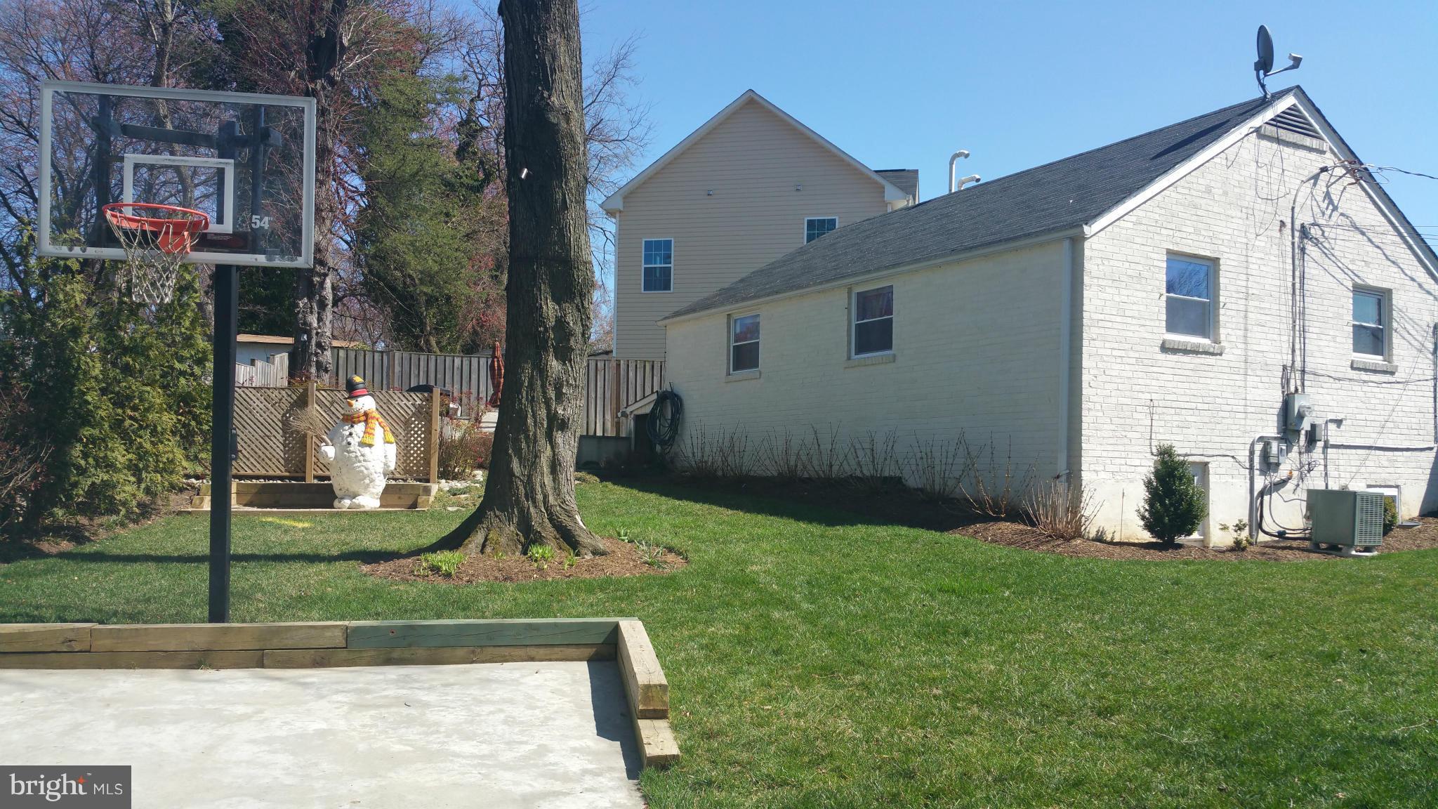 2619 Weisman Road Silver Spring, MD 20902 - Photo 2 of 14 Exterior (Rear)