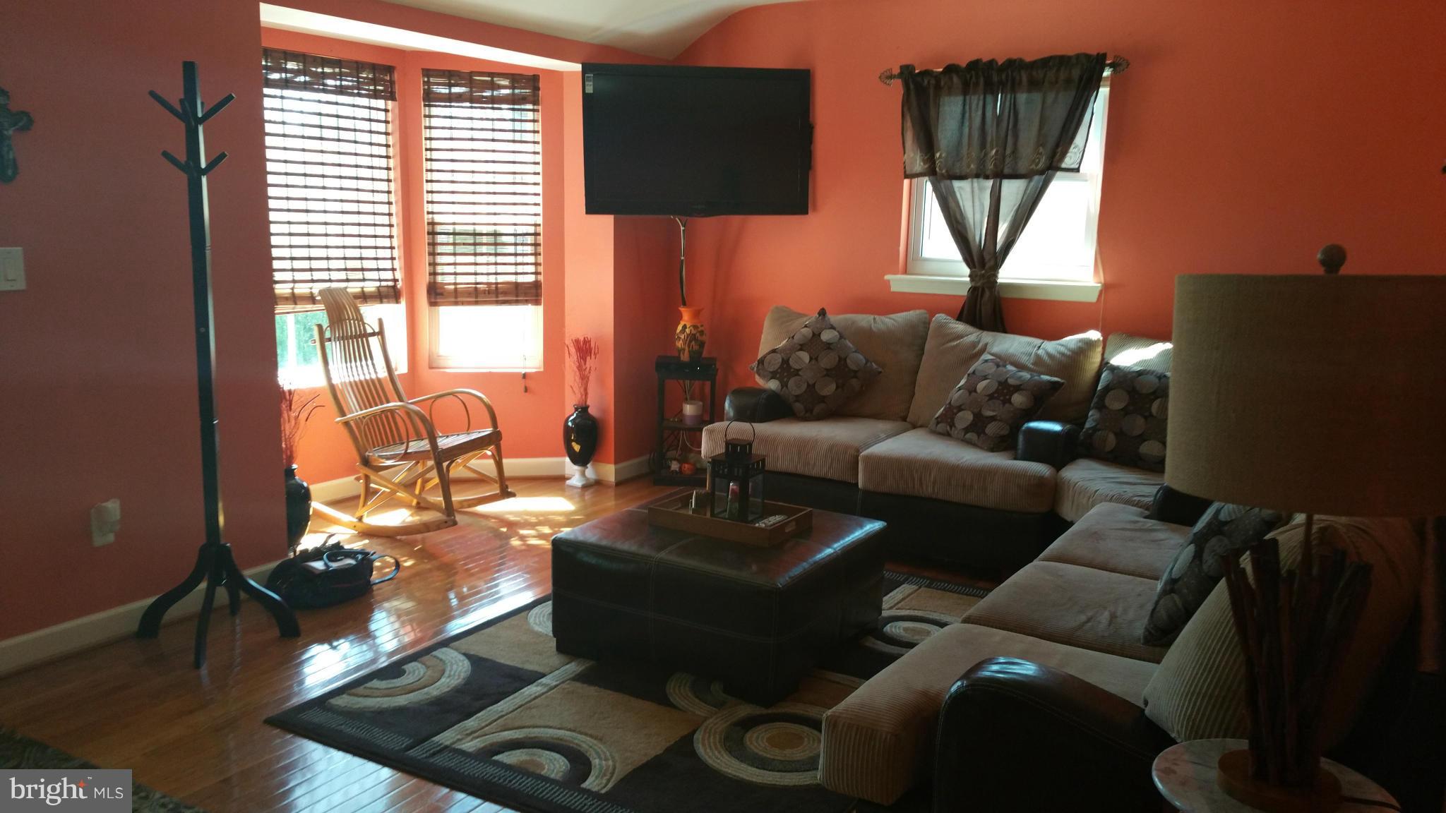 2619 Weisman Road Silver Spring, MD 20902 - Photo 10 of 14 Living Room