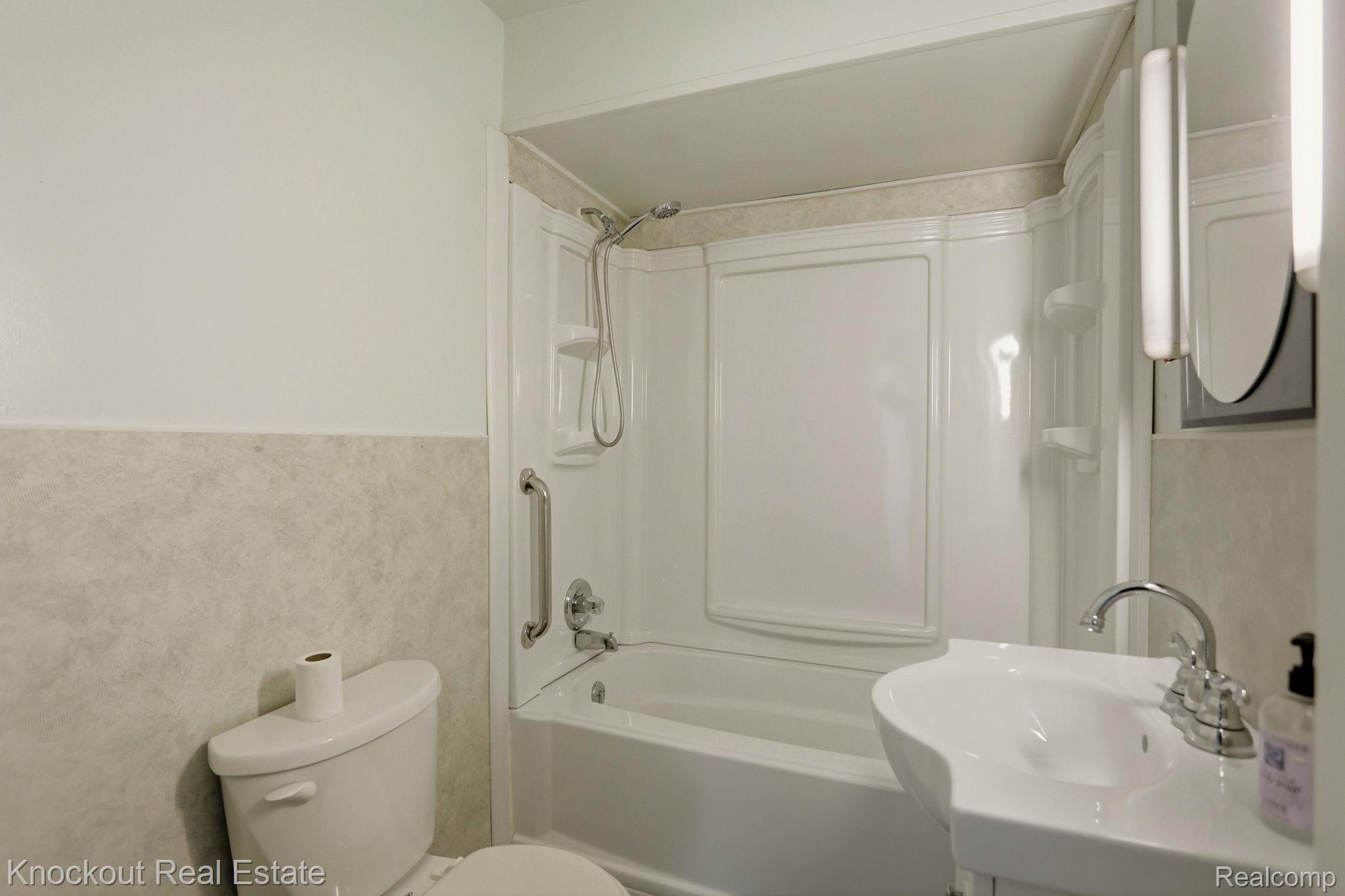 5895 King Road Bridgeport, MI 48722 - Photo 28 of 58 28-web-or-mls-5895 King Rd Bridgeport-28.jpg