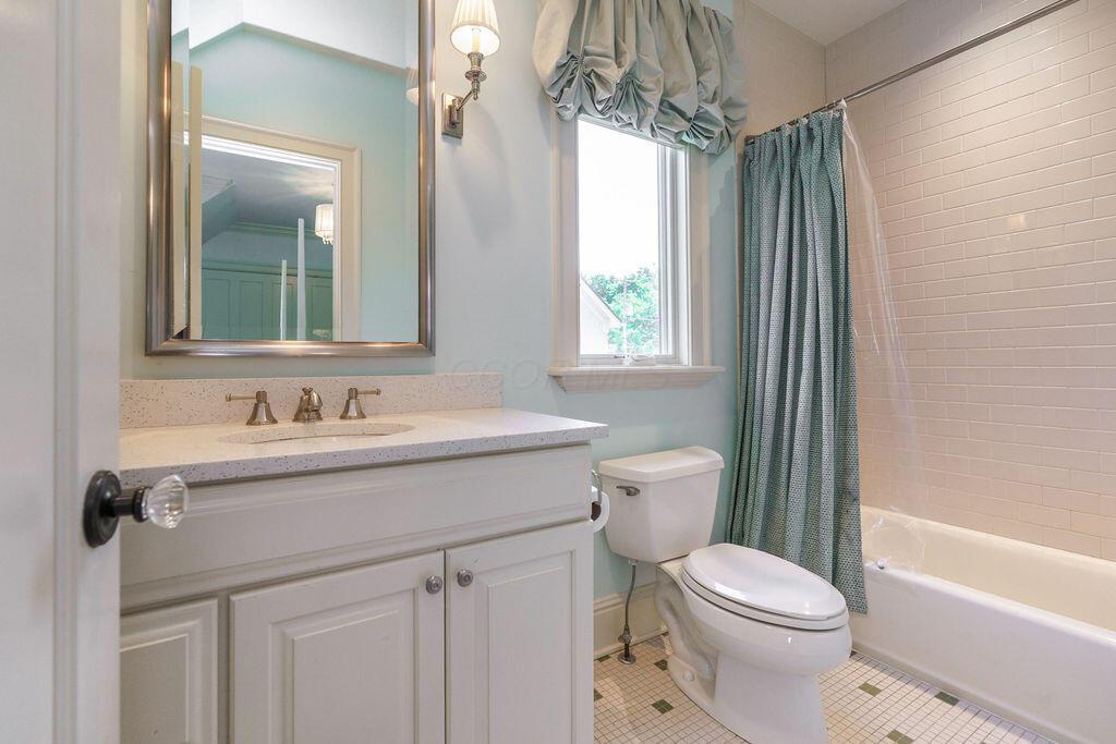 2462 Lane Road Columbus, OH 43220 - Photo 39 of 80 Full Bathroom 3