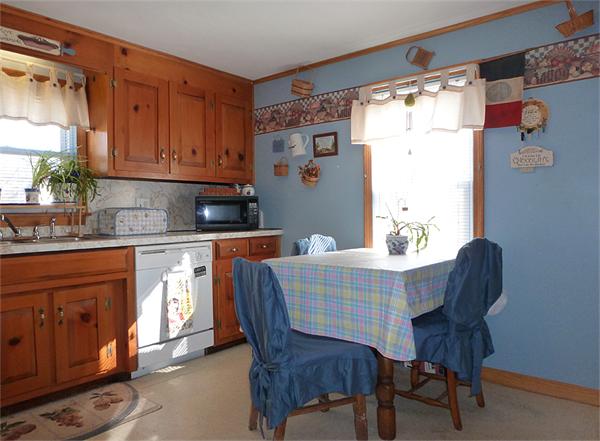 209 Draper Street Springfield, MA 01108 - Photo 3 of 12