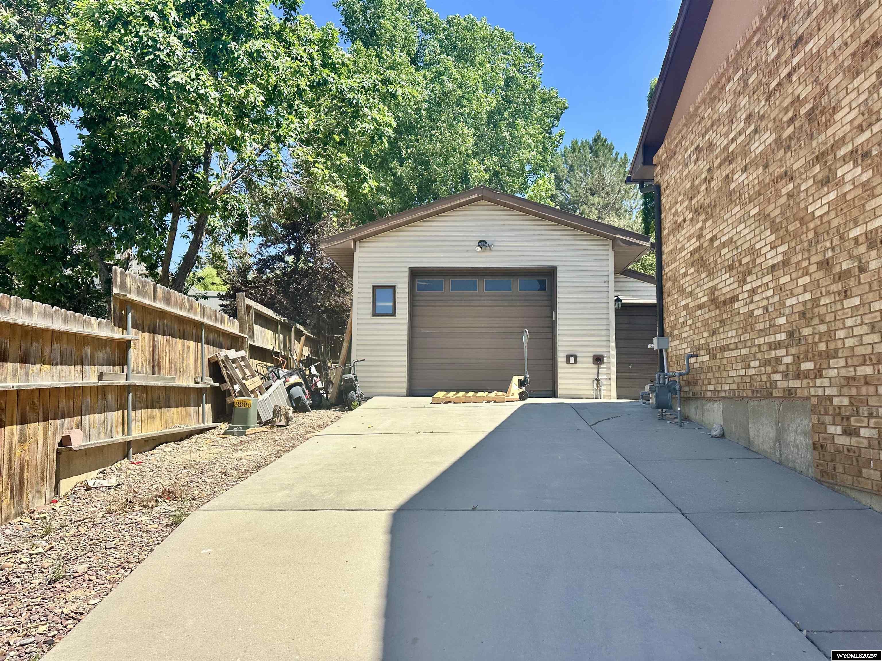2030 Carson Street Rock Springs, WY 82901 - Photo 4 of 50