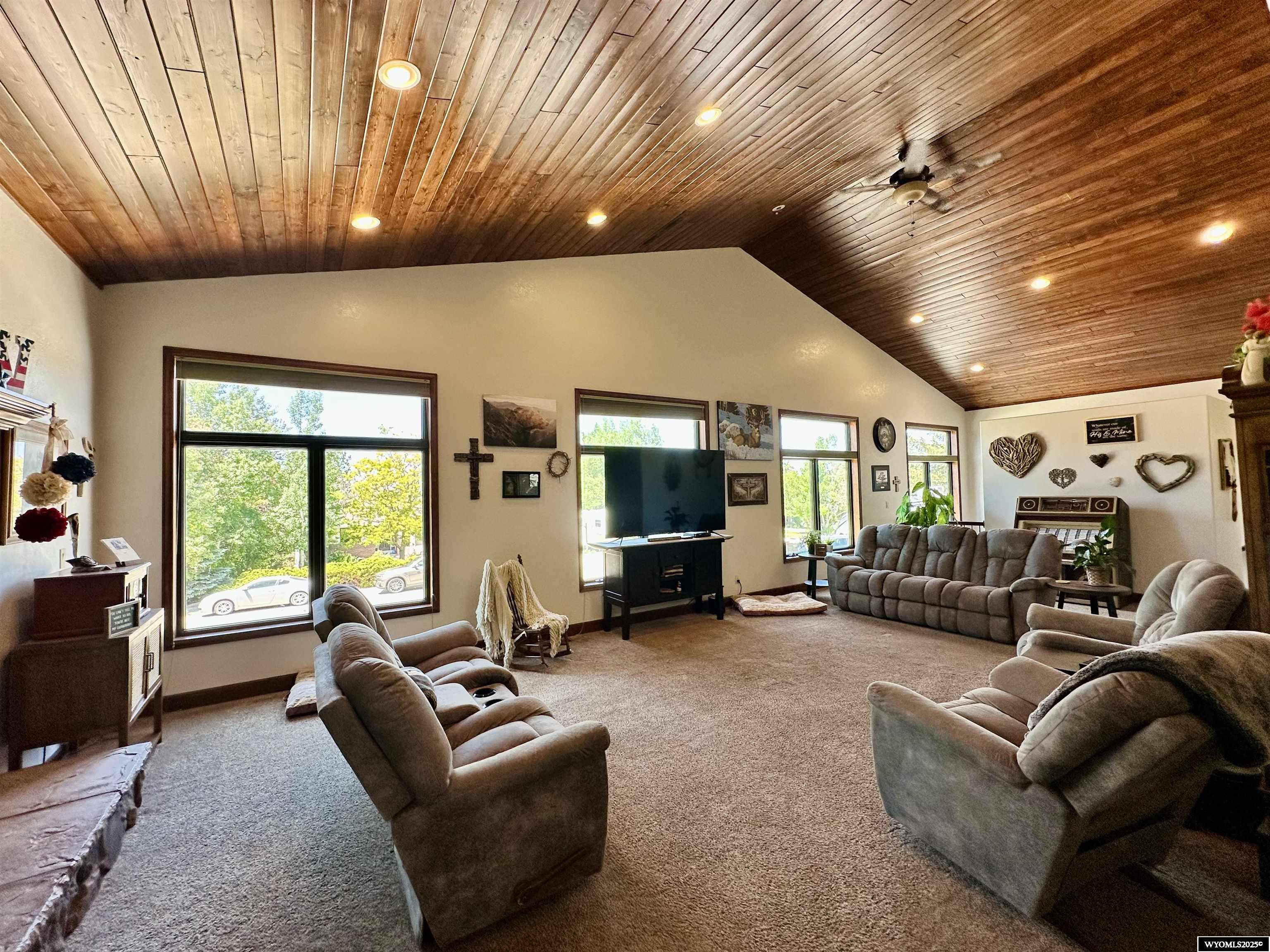 2030 Carson Street Rock Springs, WY 82901 - Photo 9 of 50