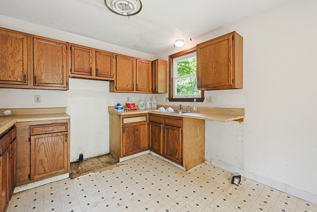 59 Borkum Road Spencer, MA 01562 - Photo 3 of 35 Gallery Image 3