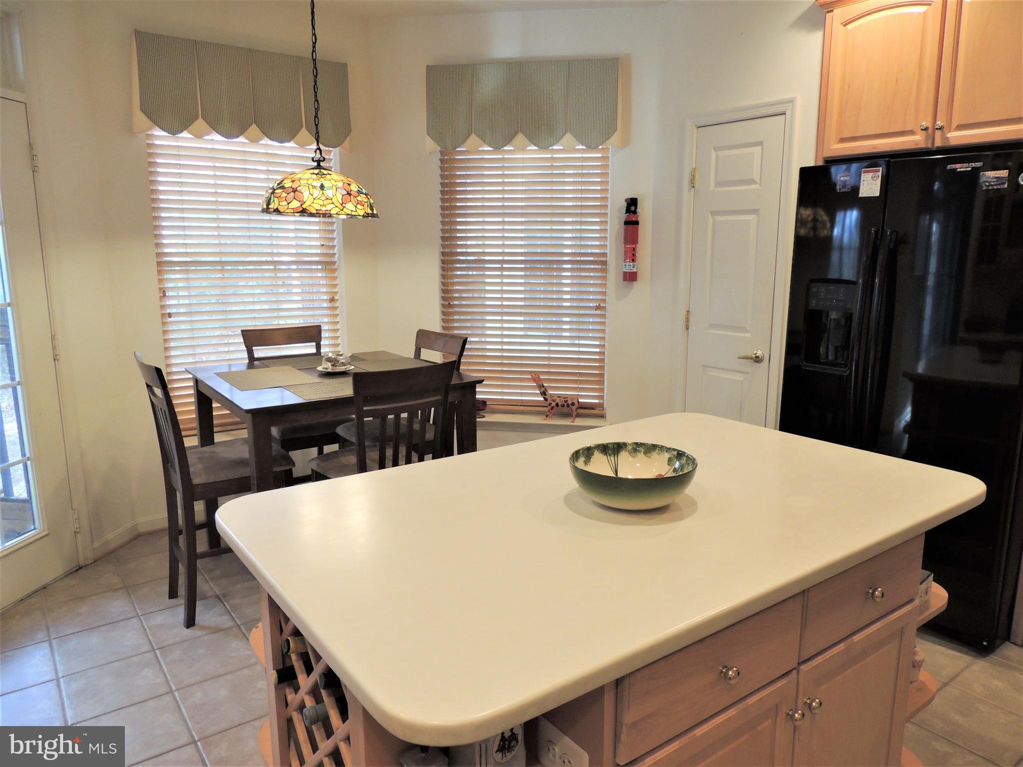 602 Runabout Loop Solomons, MD 20688 - Photo 11 of 30 Kitchen with breakfast area