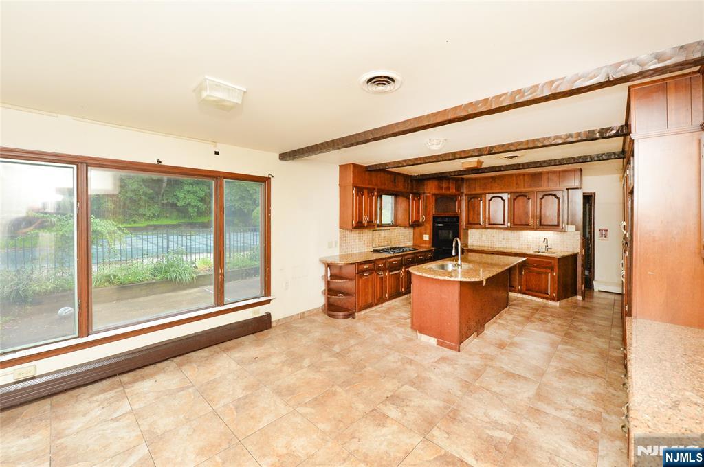 105 Ricker Drive Ringwood, NJ 07456 - Photo 9 of 33