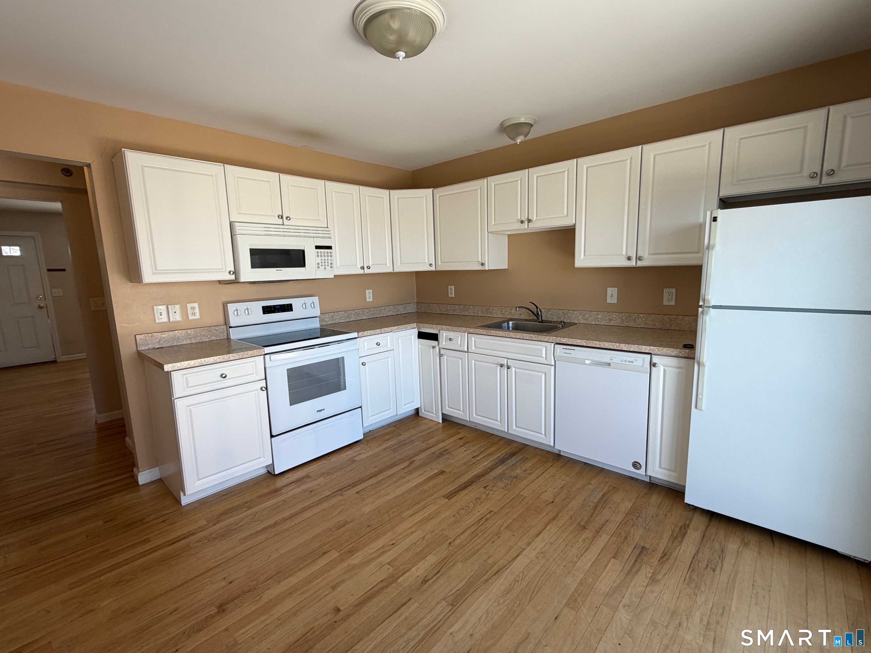 108 Mohican Avenue, Unit 10 Waterbury, CT 06708 - Photo 10 of 20