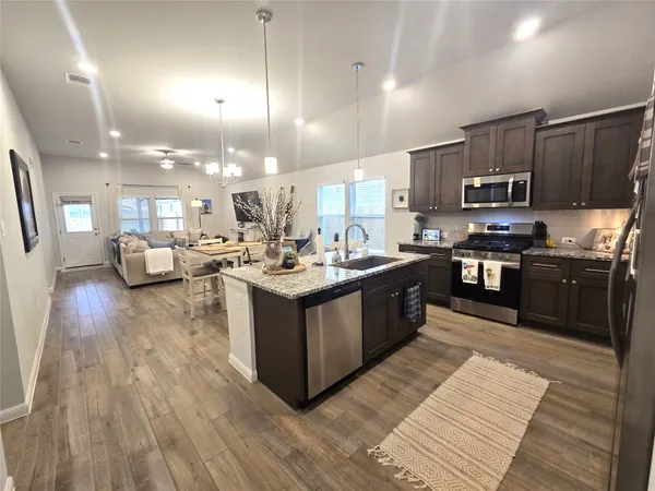 $2,095 | 133 Boulder Ridge Trail, Liberty Hill, TX 78642