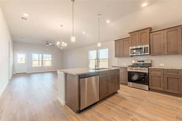 $2,095 | 133 Boulder Ridge Trail, Liberty Hill, TX 78642