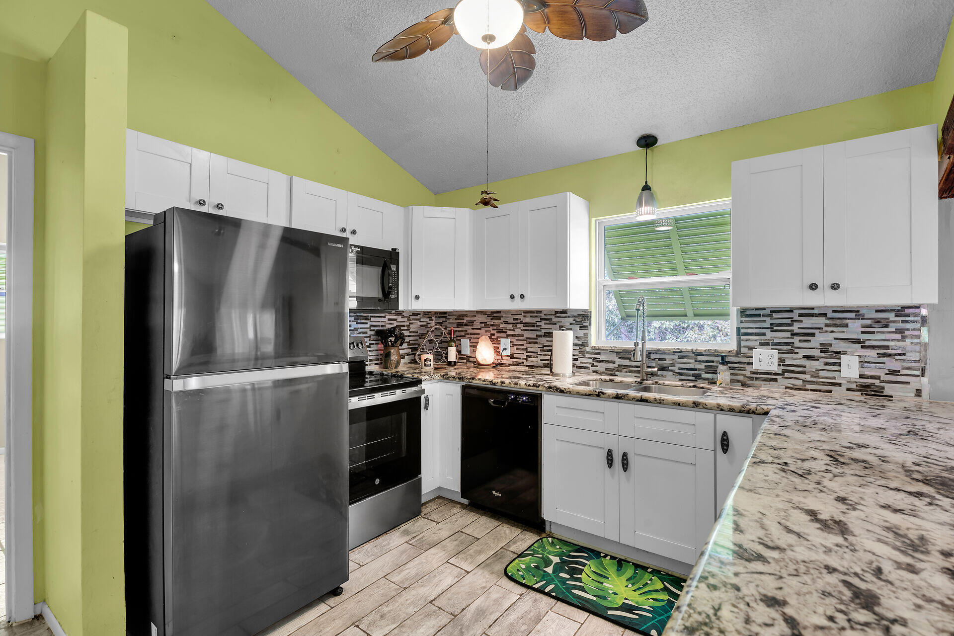 2361 Pensacola Road Big Pine Key, FL 33043 - Photo 9 of 35 Kitchen