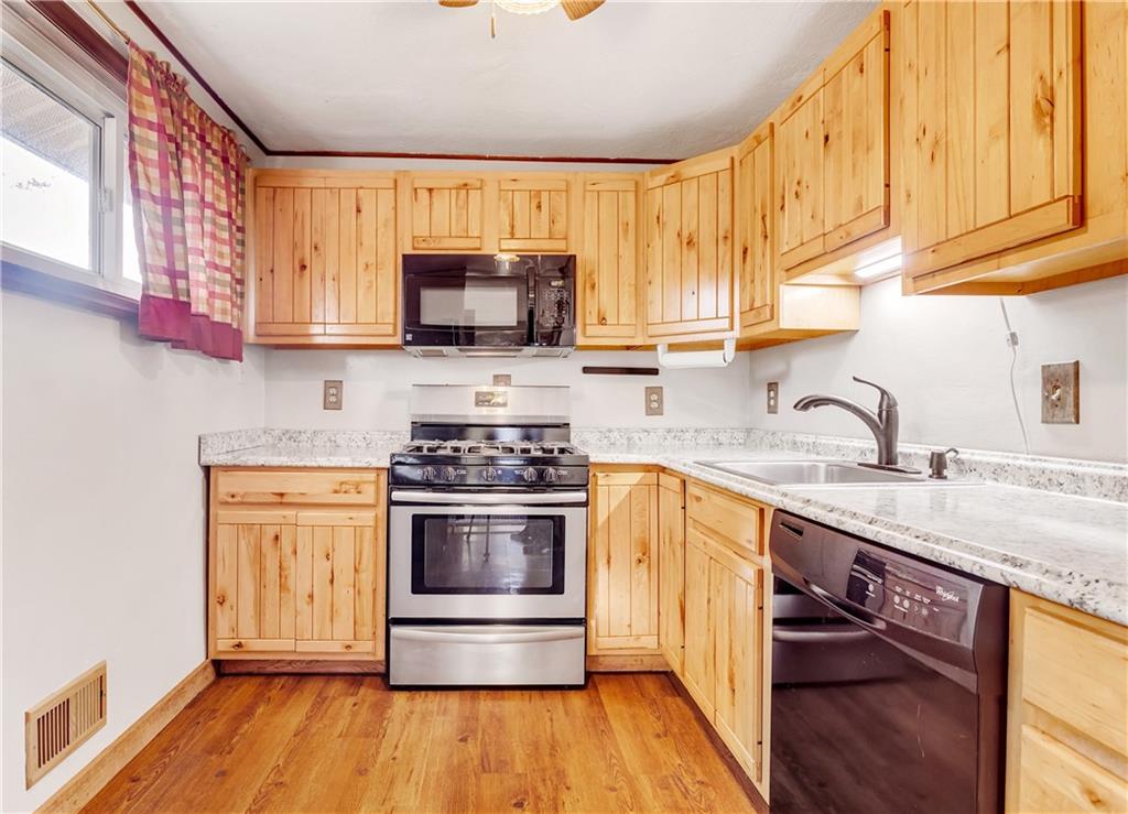 294 Ewings Mill Road Coraopolis, PA 15108 - Photo 5 of 23 Gallery Image 5