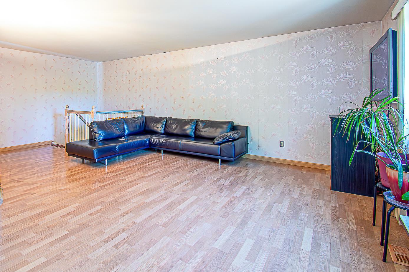 643 Wynn Place Ballwin, MO 63021 - Photo 4 of 70