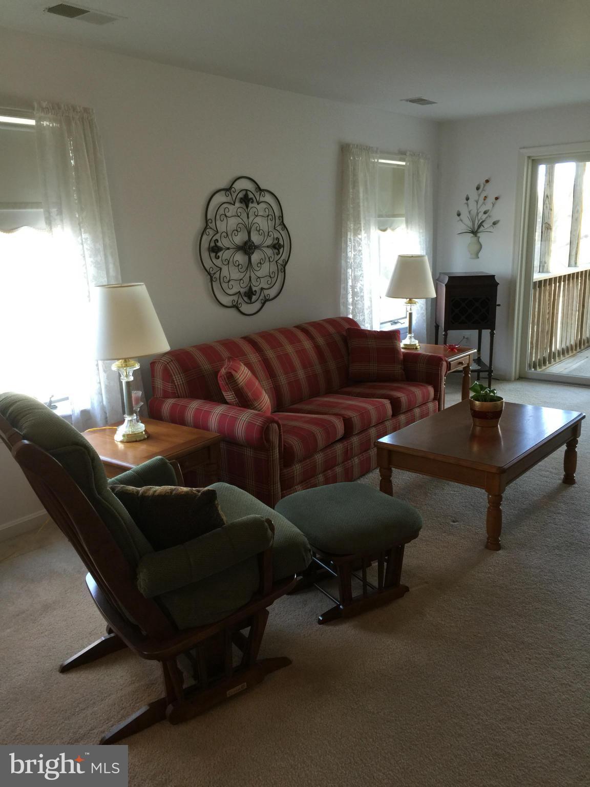 445 Pleasanton Road, Unit 21 Westminster, MD 21157 - Photo 5 of 18 Living Room
