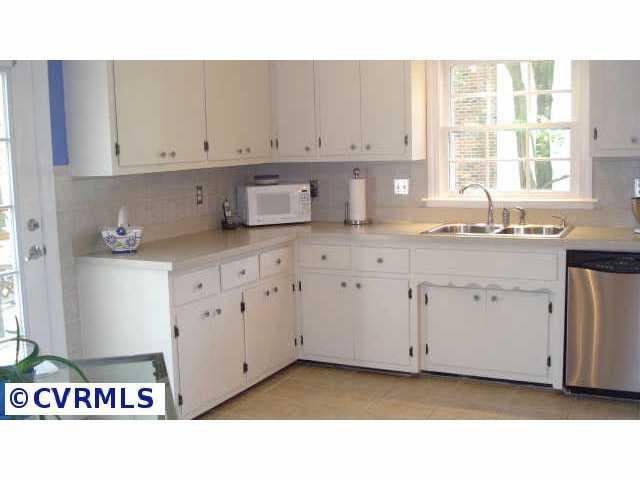 10215 Rounding Run Henrico, VA 23238 - Photo 5 of 10 Other - White cabinets, stainless appliances, tile backsplash, pantry