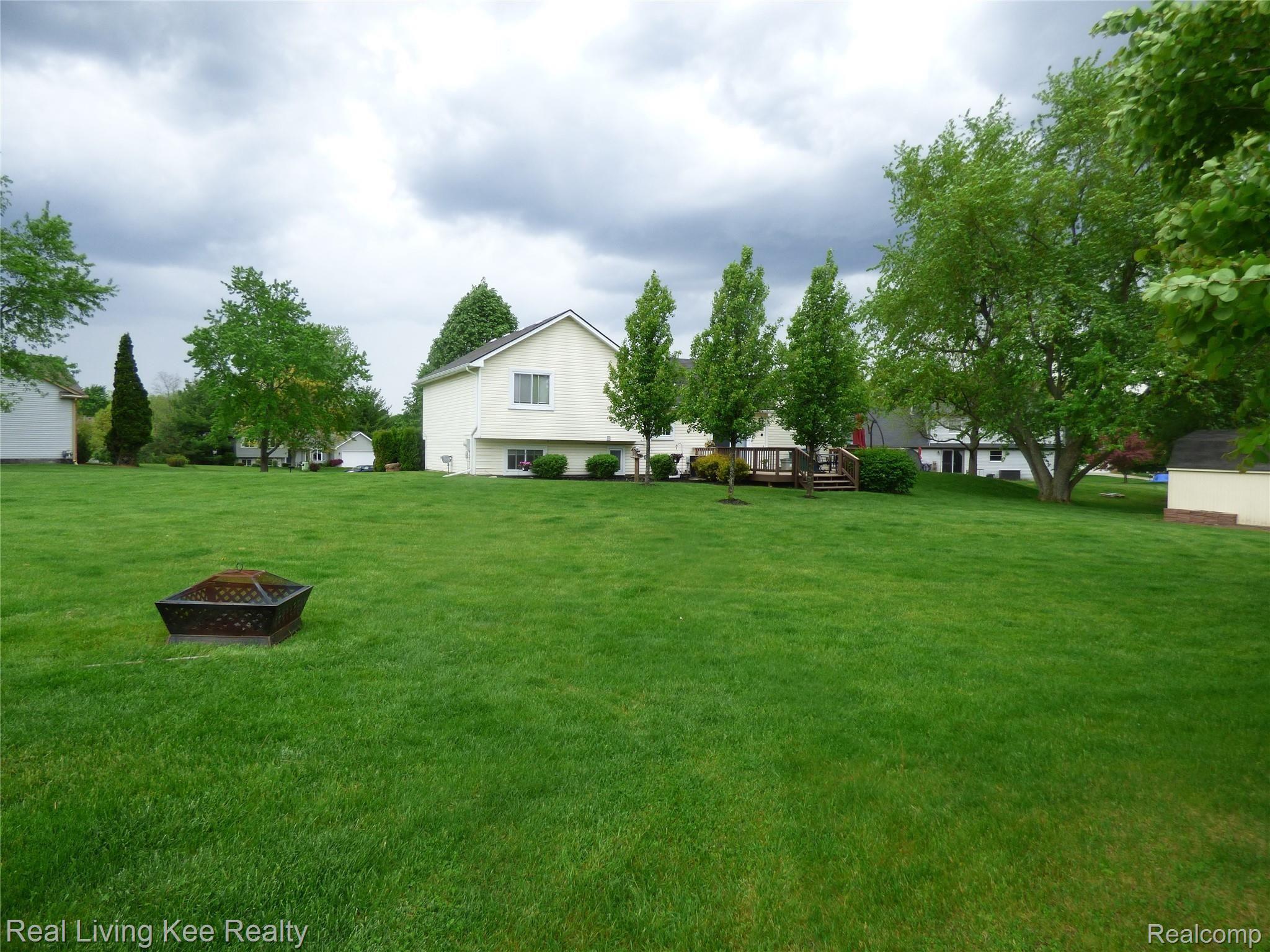 2733 Pheasant Court Rochester, MI 48306 - Photo 7 of 34 P1060105.JPG