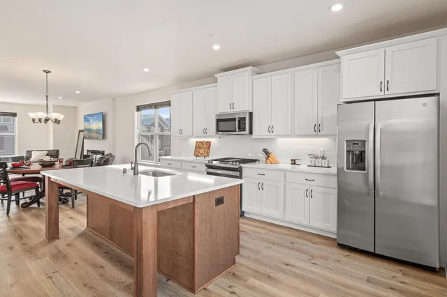 $2,875 | 13565 Territorial Road, Maple Grove, MN 55369