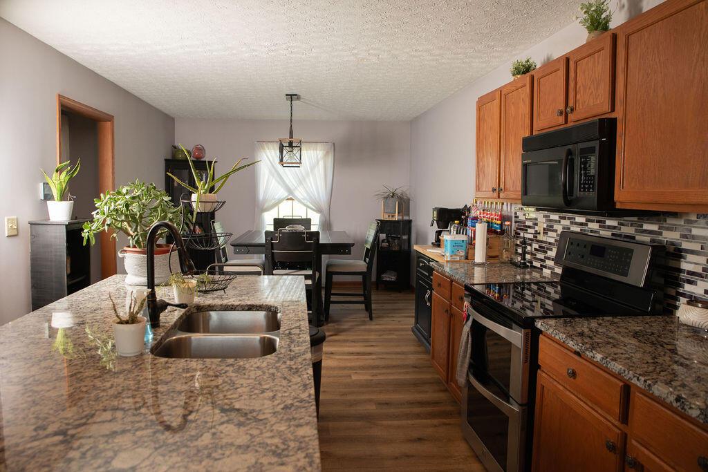 8857 Ringgold Fairfield Road Circleville, OH 43113 - Photo 11 of 36 Granite countertops