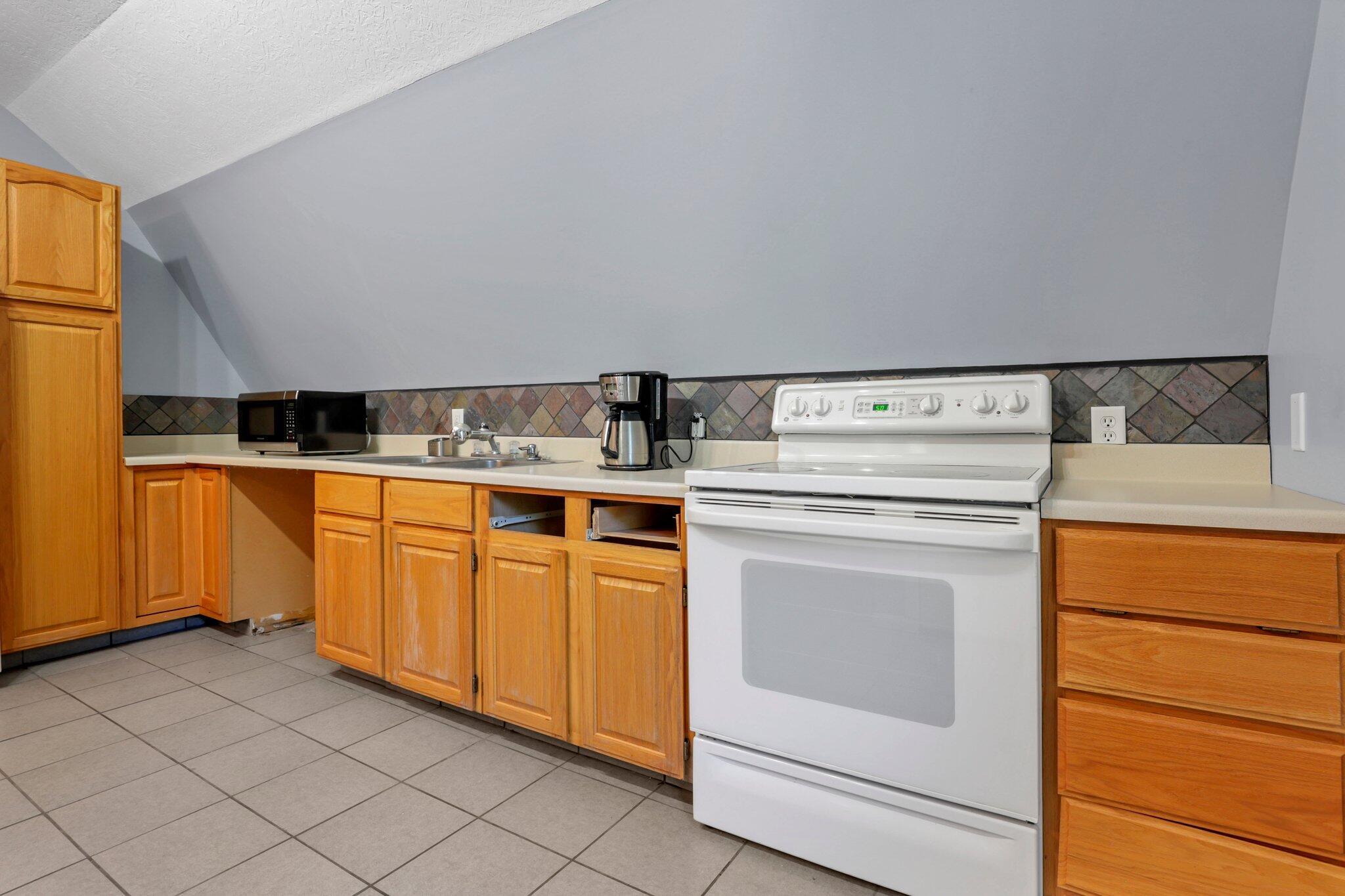 5251 Lithopolis Road Northwest Lancaster, OH 43130 - Photo 41 of 59 2 bedroom apt over garage