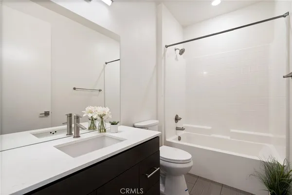 $4,800 | 2700 East Chaucer Street, Unit 14, Los Angeles, CA 90065