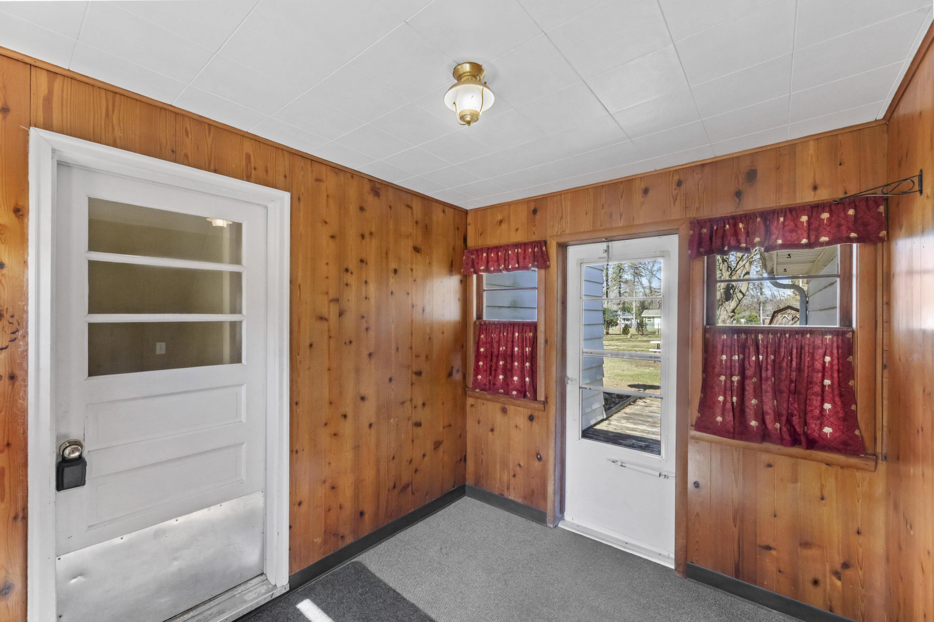 N68-w29376 Hartling Road Merton, WI 53029 - Photo 2 of 31 Side entrance / great mudroom opportunity