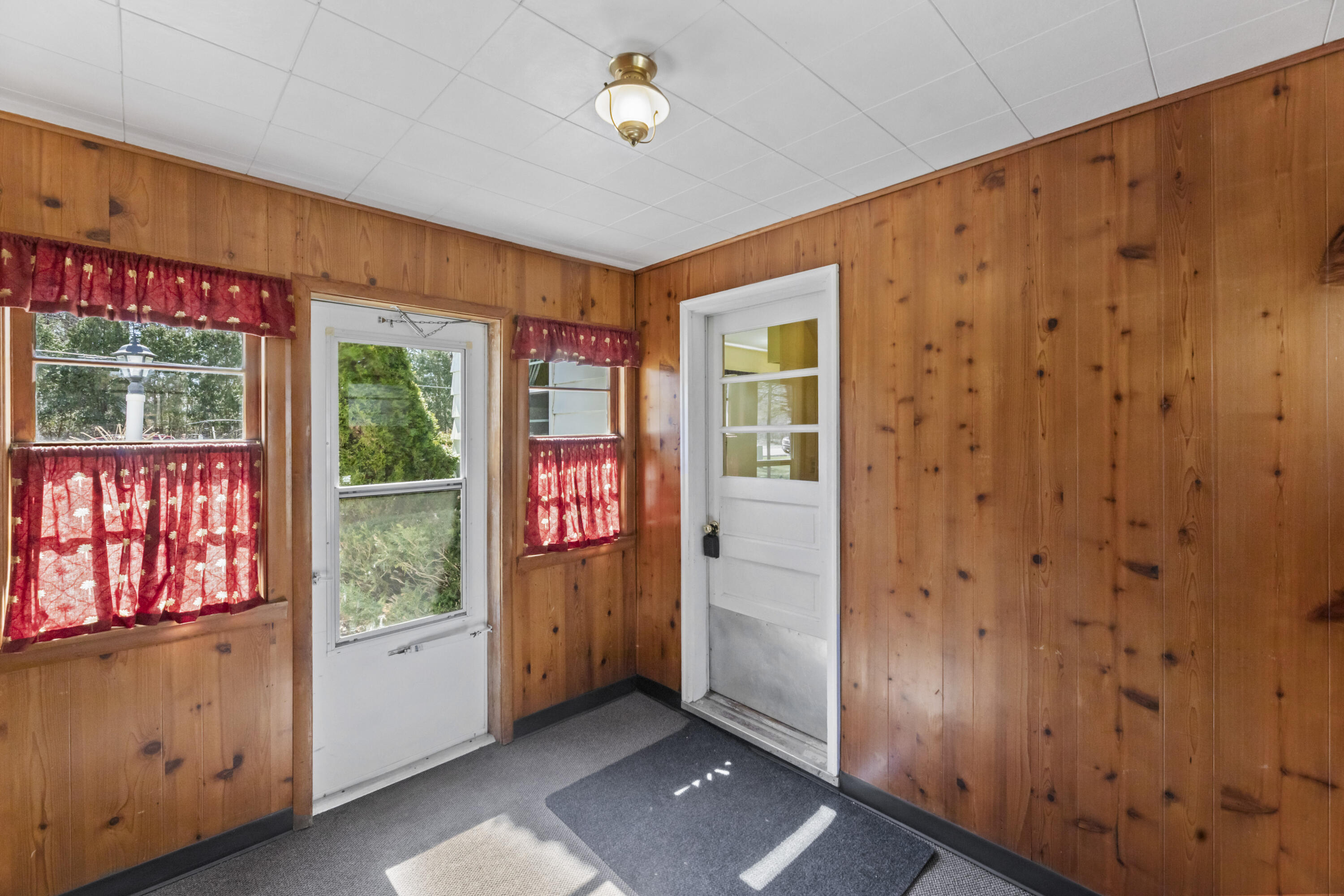 N68-w29376 Hartling Road Merton, WI 53029 - Photo 3 of 31 Side entrance / great mudroom opportunity