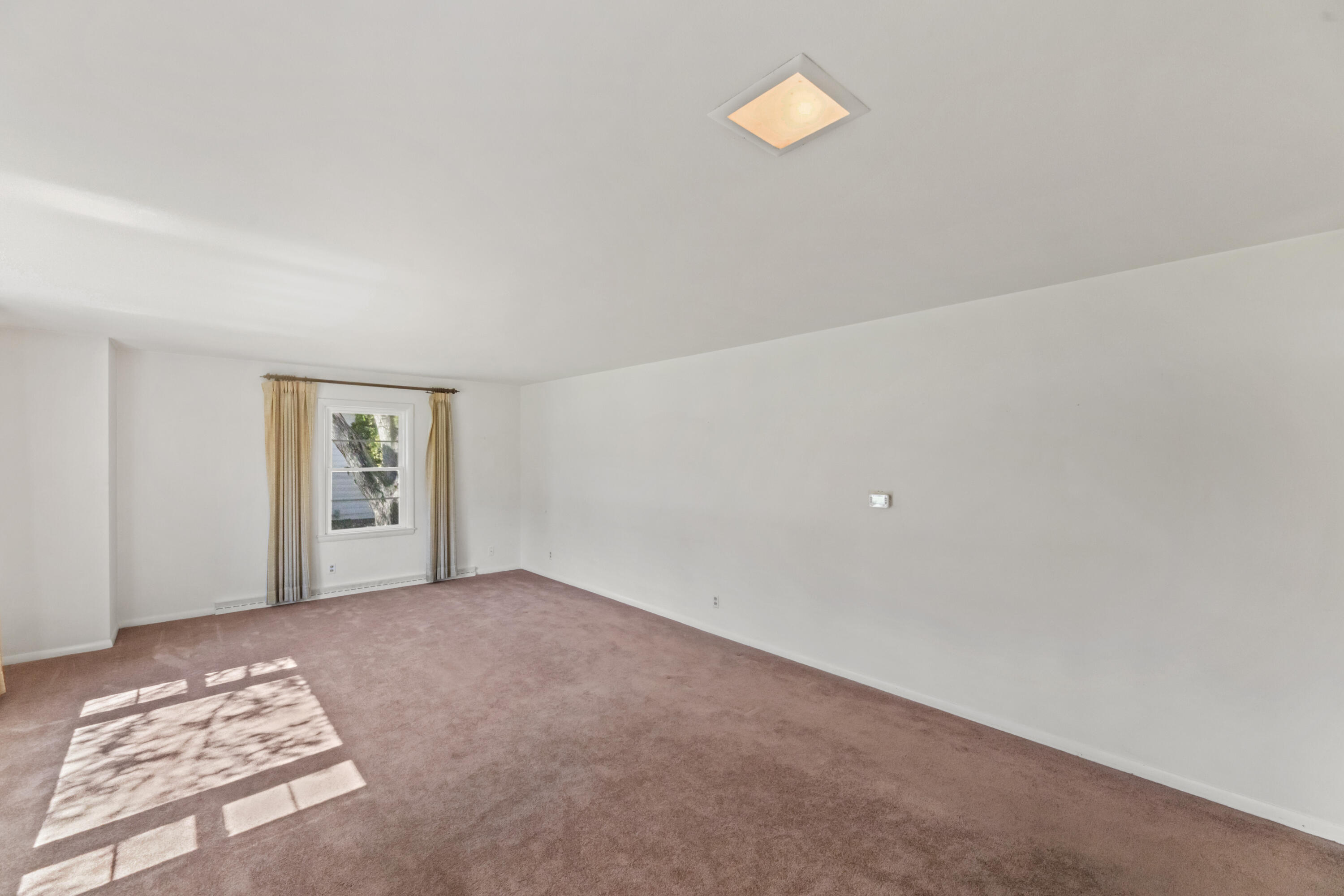 N68-w29376 Hartling Road Merton, WI 53029 - Photo 6 of 31 Living Room