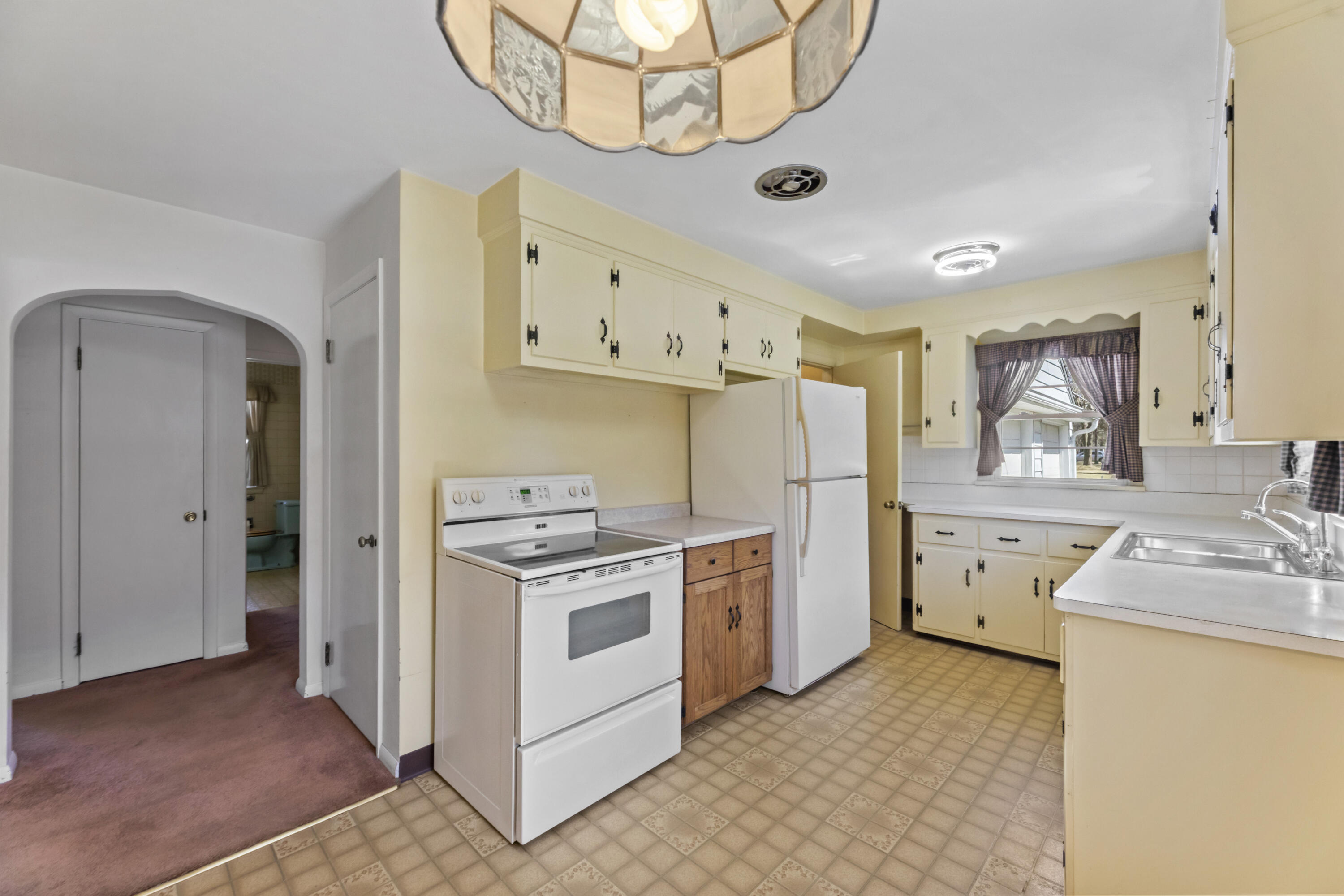 N68-w29376 Hartling Road Merton, WI 53029 - Photo 7 of 31 Kitchen