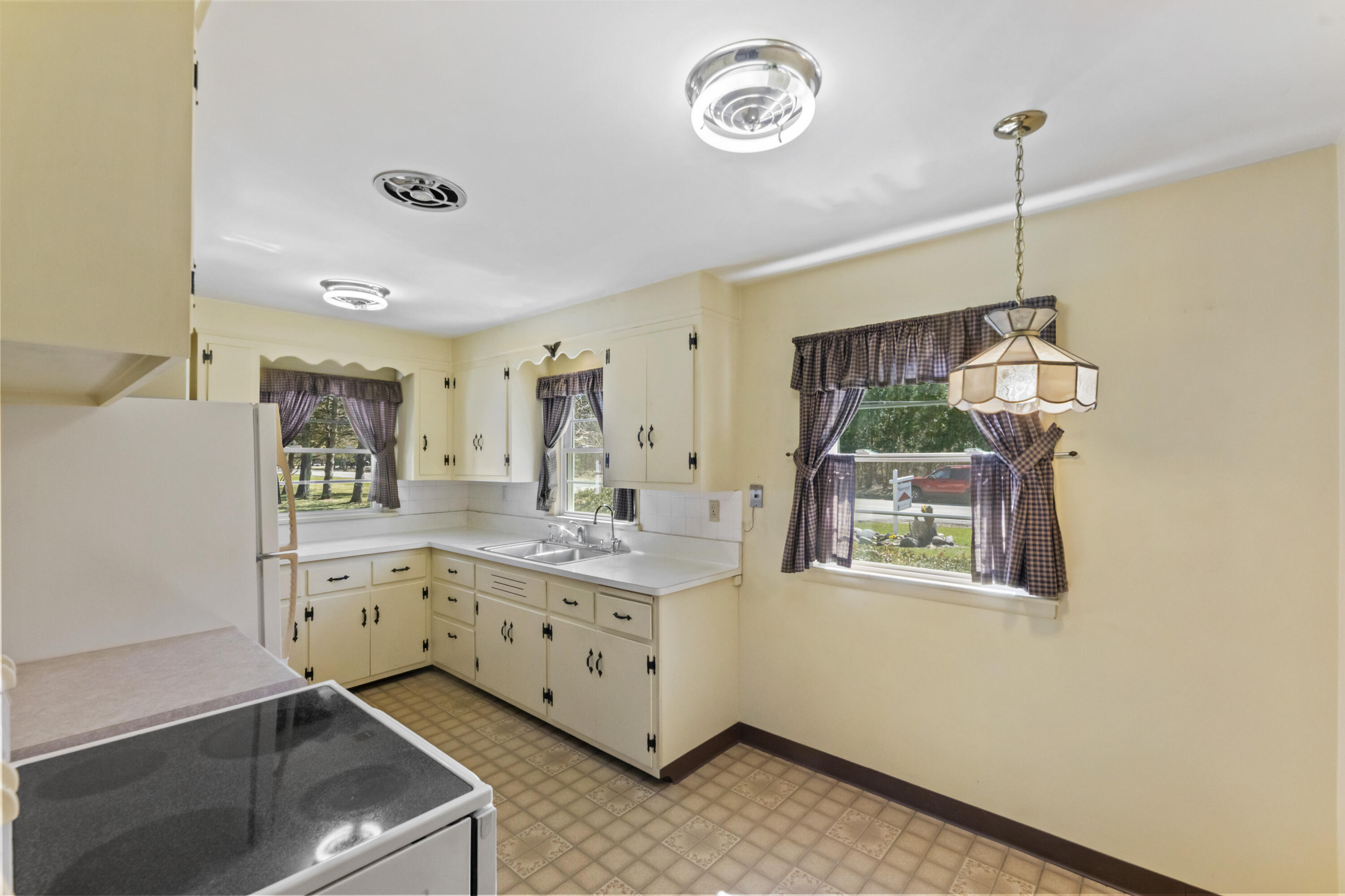 N68-w29376 Hartling Road Merton, WI 53029 - Photo 8 of 31 Dinette in Kitchen