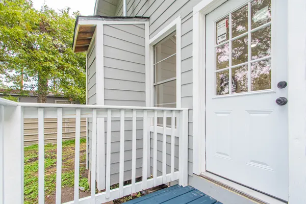 $1,600 | 320 East Murrill Avenue, Baytown, TX 77520