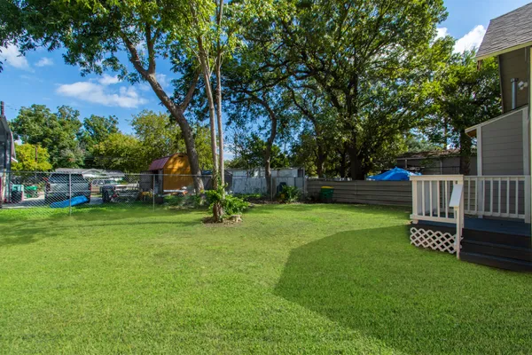 $1,600 | 320 East Murrill Avenue, Baytown, TX 77520