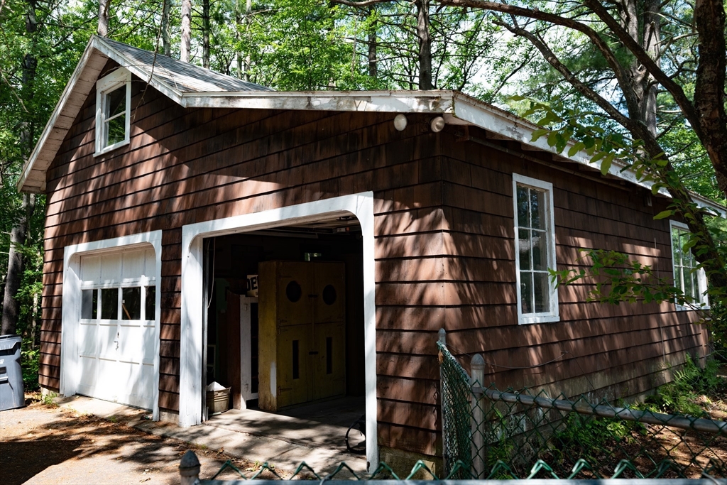 320 Fort Pond Road Lancaster, MA 01523 - Photo 3 of 35