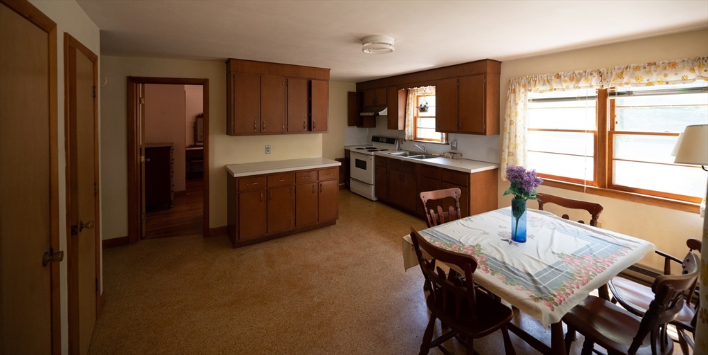 320 Fort Pond Road Lancaster, MA 01523 - Photo 10 of 35