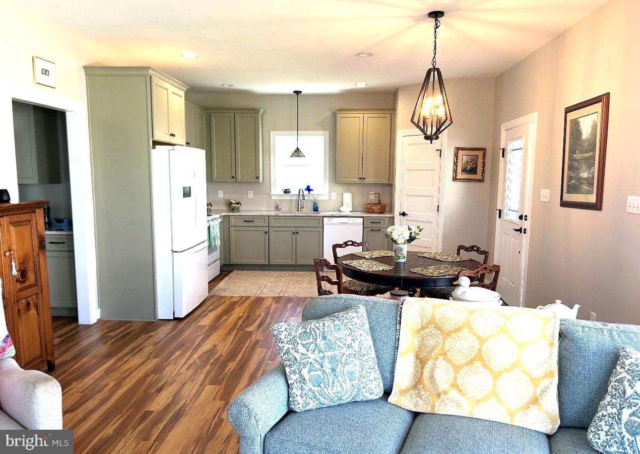 2271 Ridge Road Powhatan, VA 23139 - Photo 22 of 31 cottage eat in kitchen/dining