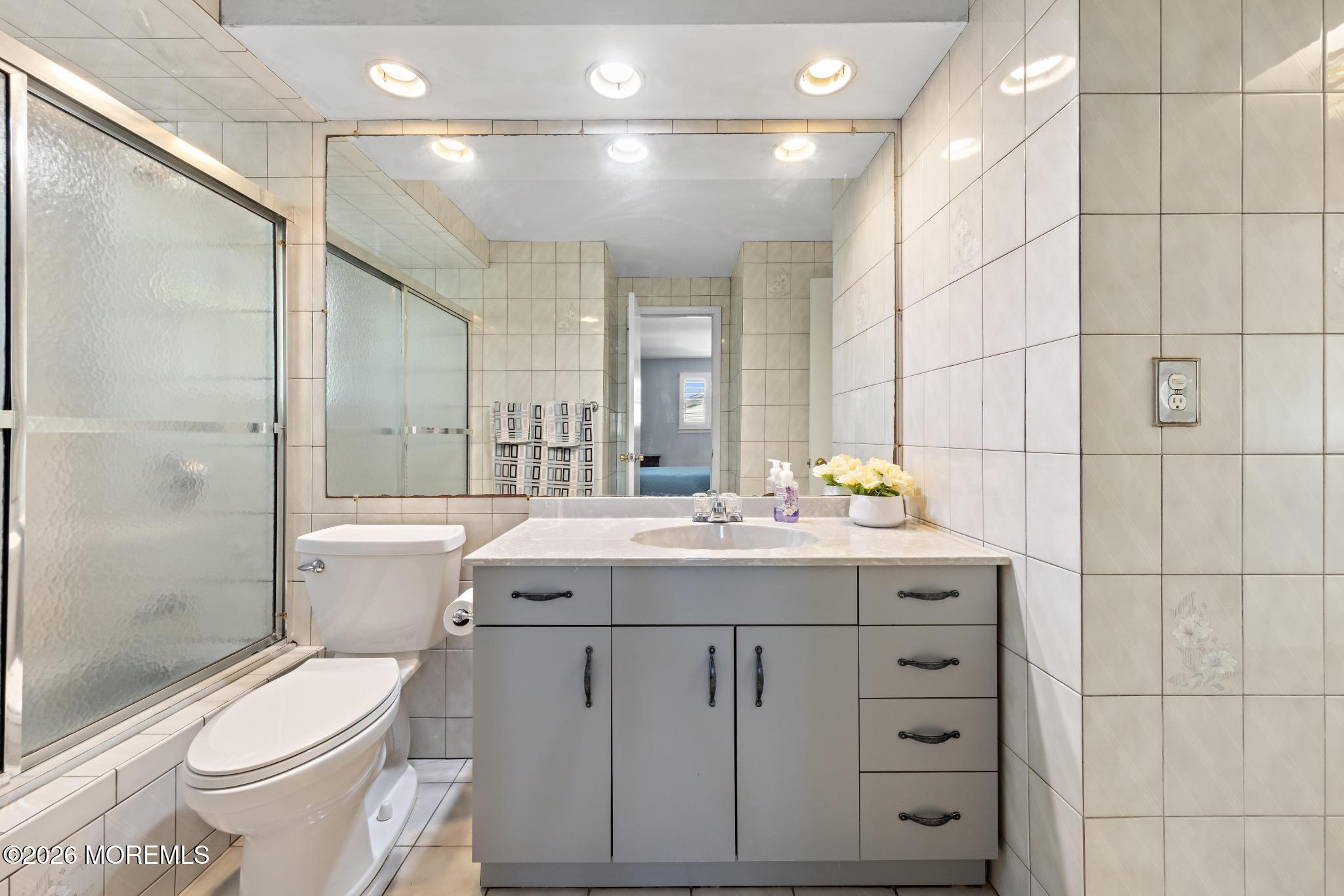 17 Arden Road Old Bridge, NJ 08857 - Photo 13 of 33 Primary Bathroom