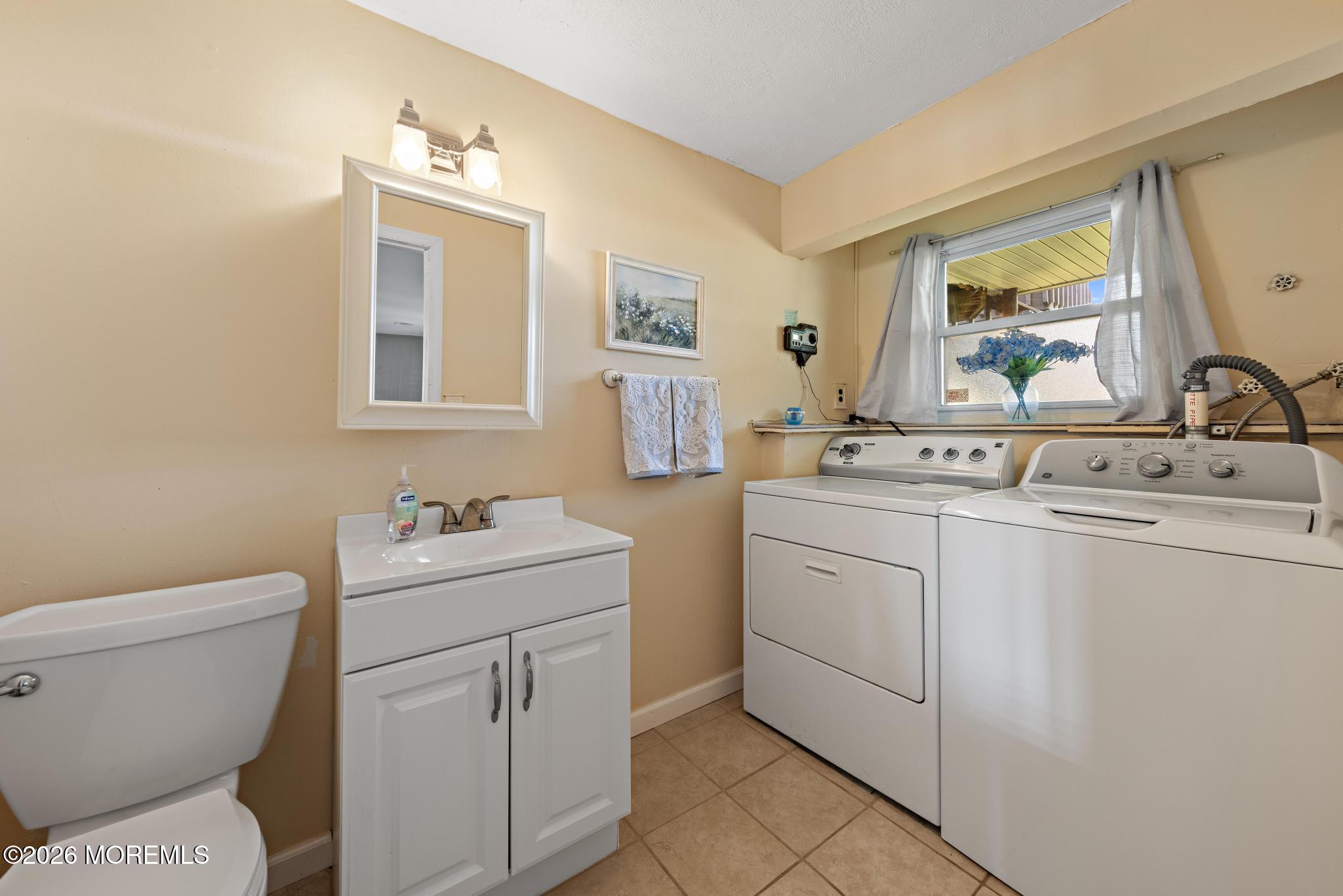 17 Arden Road Old Bridge, NJ 08857 - Photo 23 of 33 First Level Bathroom