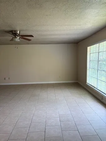 $1,975 | 16030 Blackhawk Boulevard, Friendswood, TX 77546
