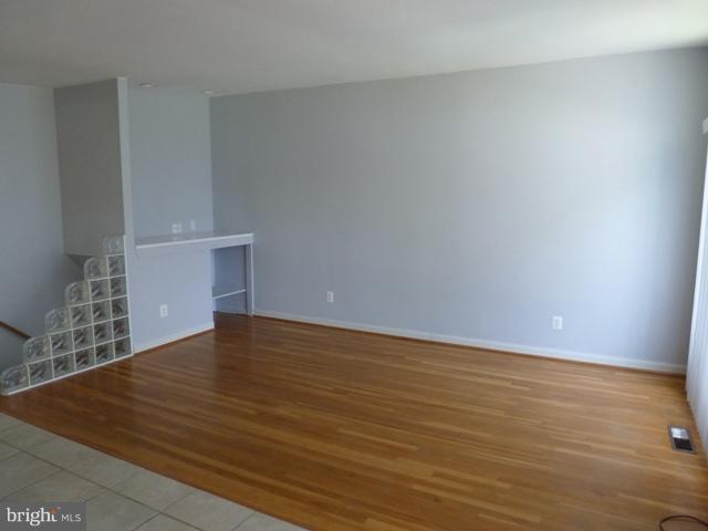 2604 Summerson Road Baltimore, MD 21209 - Photo 14 of 20 Living Room