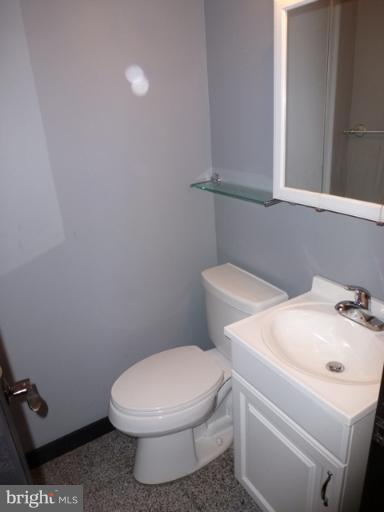 2604 Summerson Road Baltimore, MD 21209 - Photo 18 of 20 Powder Room