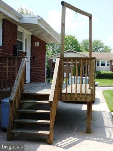 2604 Summerson Road Baltimore, MD 21209 - Photo 3 of 20 side deck