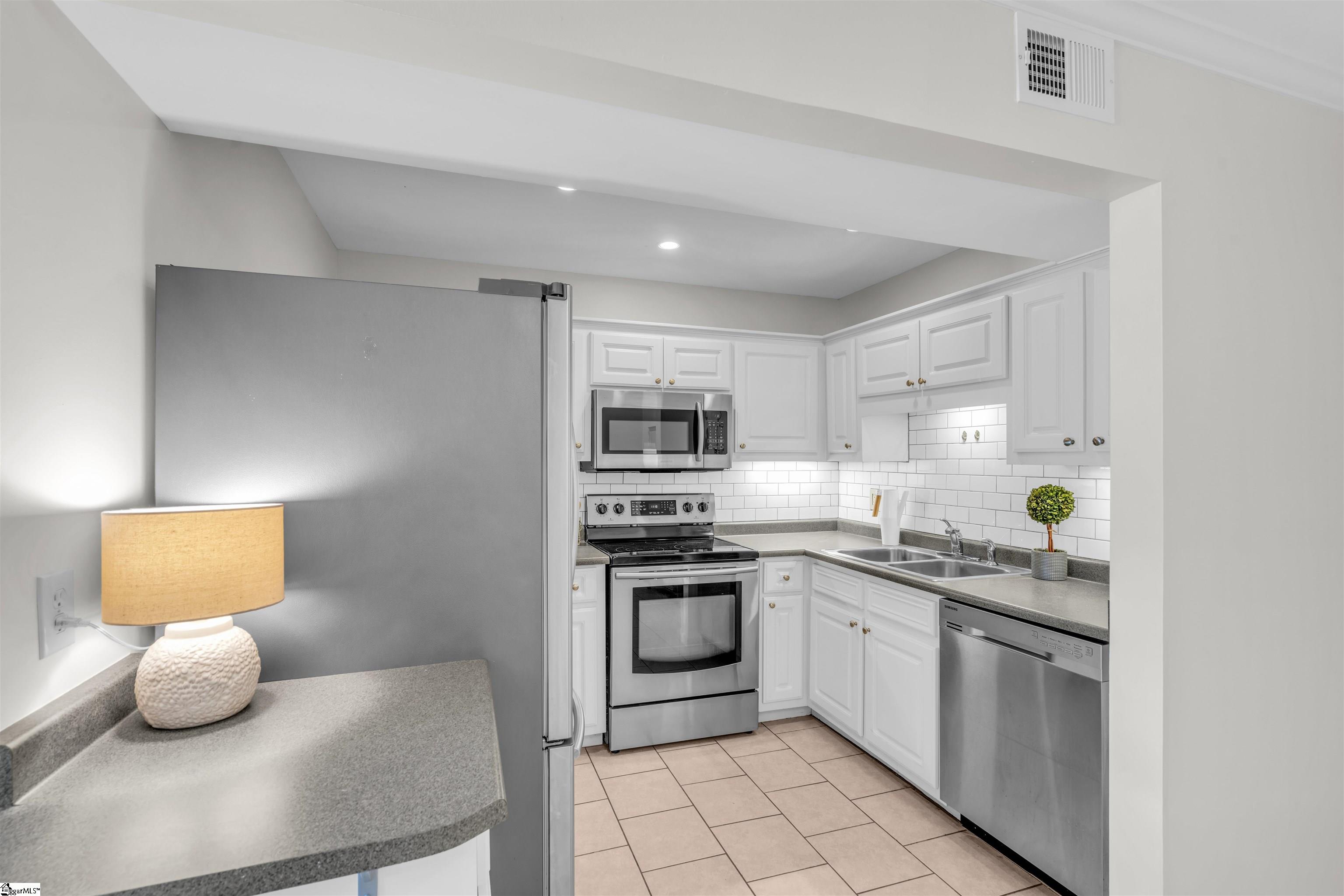 925 Cleveland Street, Unit 55 Greenville, SC 29601 - Photo 7 of 17