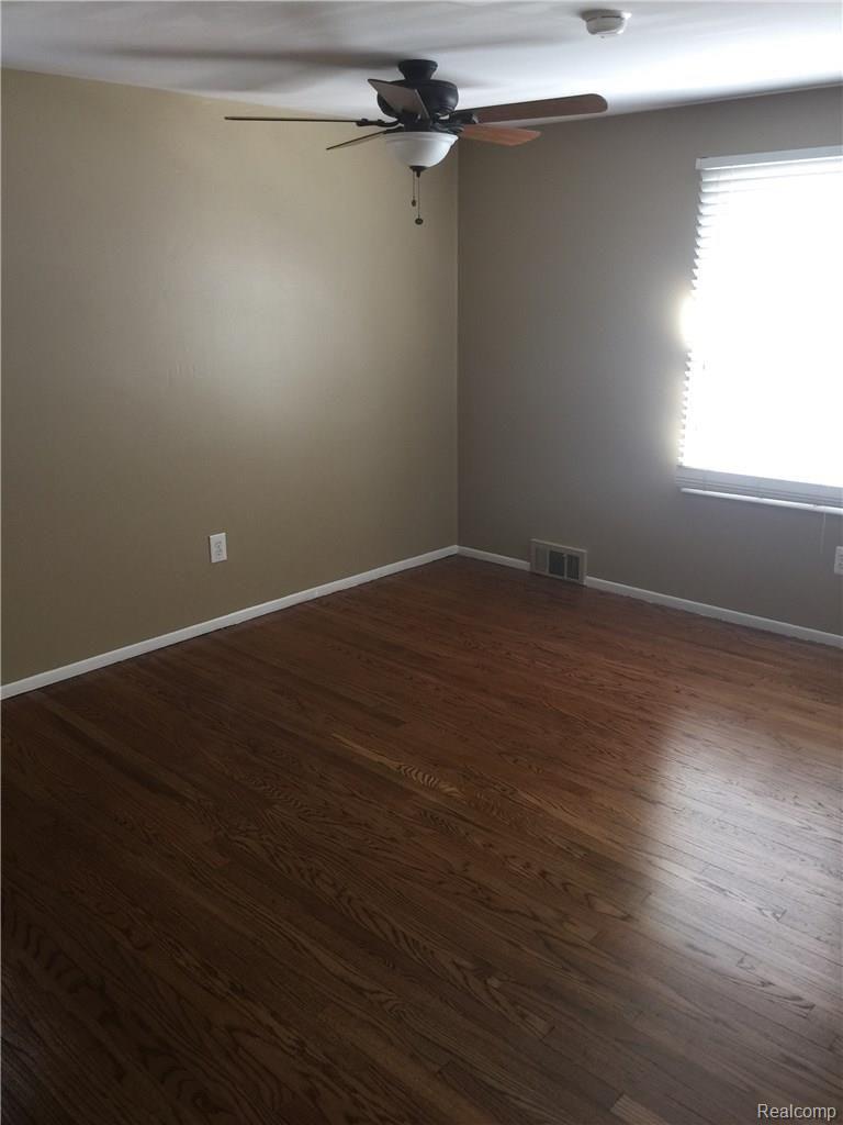 19181 Wedgewood Road Riverview, MI 48193 - Photo 16 of 22 010.JPG
