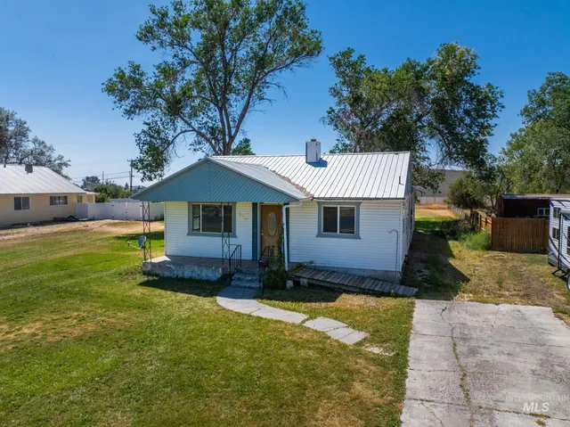 $415,000 | 570 South Park Avenue, Shelley, ID 83274