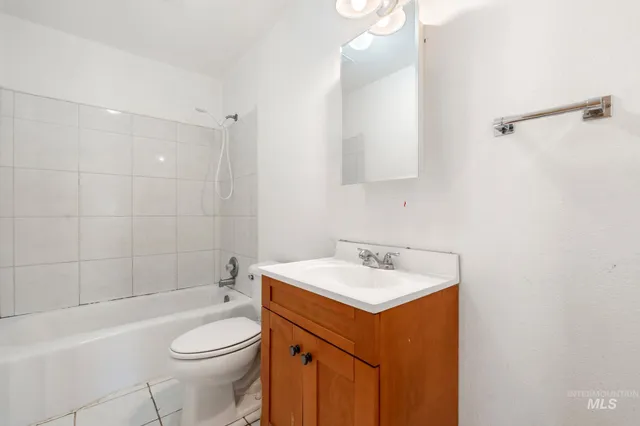 $415,000 | 570 South Park Avenue, Shelley, ID 83274