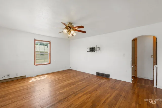 $415,000 | 570 South Park Avenue, Shelley, ID 83274