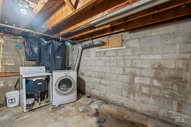 $415,000 | 570 South Park Avenue, Shelley, ID 83274