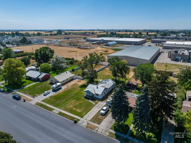 $415,000 | 570 South Park Avenue, Shelley, ID 83274