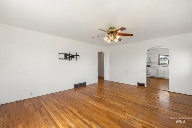 $415,000 | 570 South Park Avenue, Shelley, ID 83274